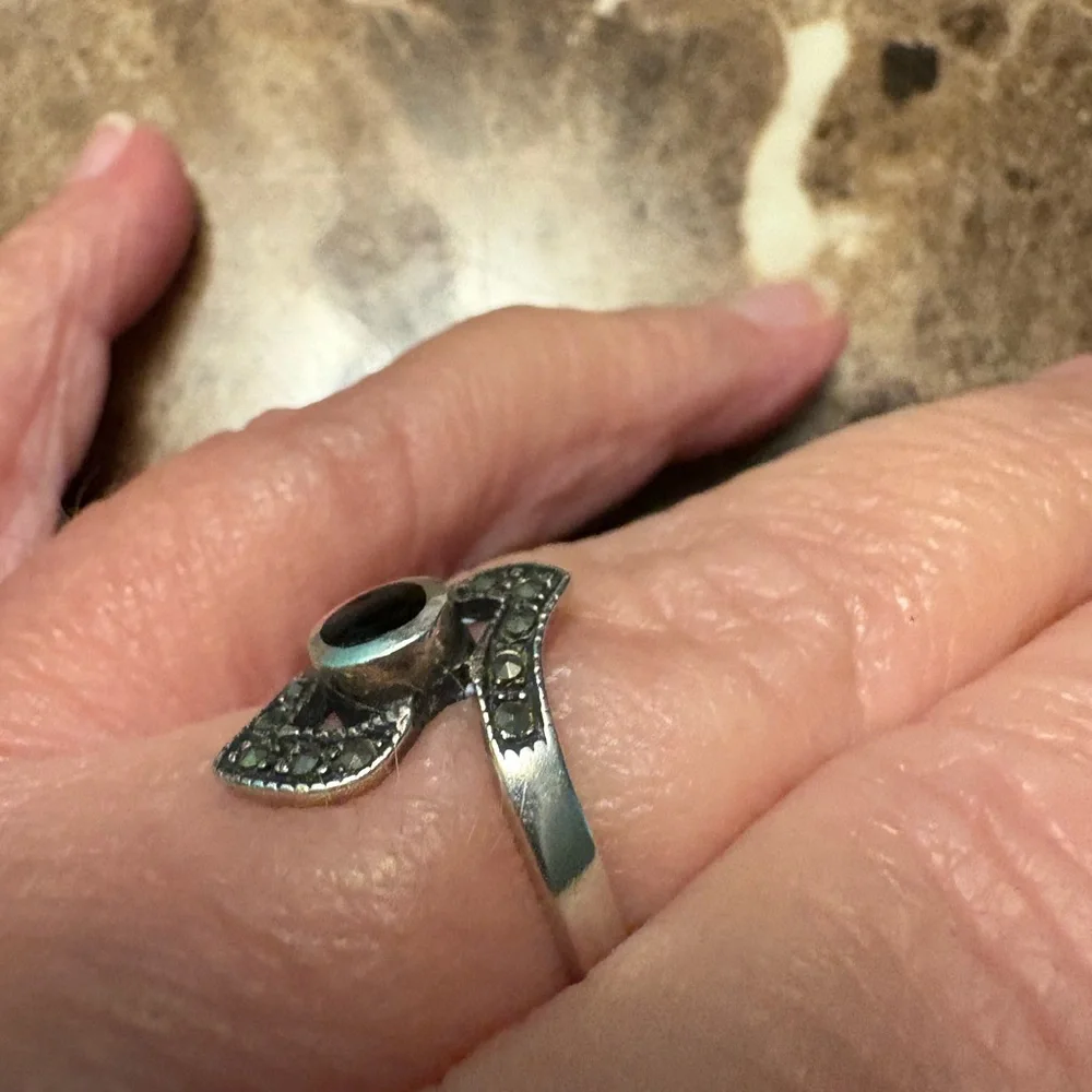 GUC stamped .925 marcasite ring size 8.5